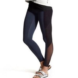 Athleta Women's Blue and Black Athletic Leggings Size Small